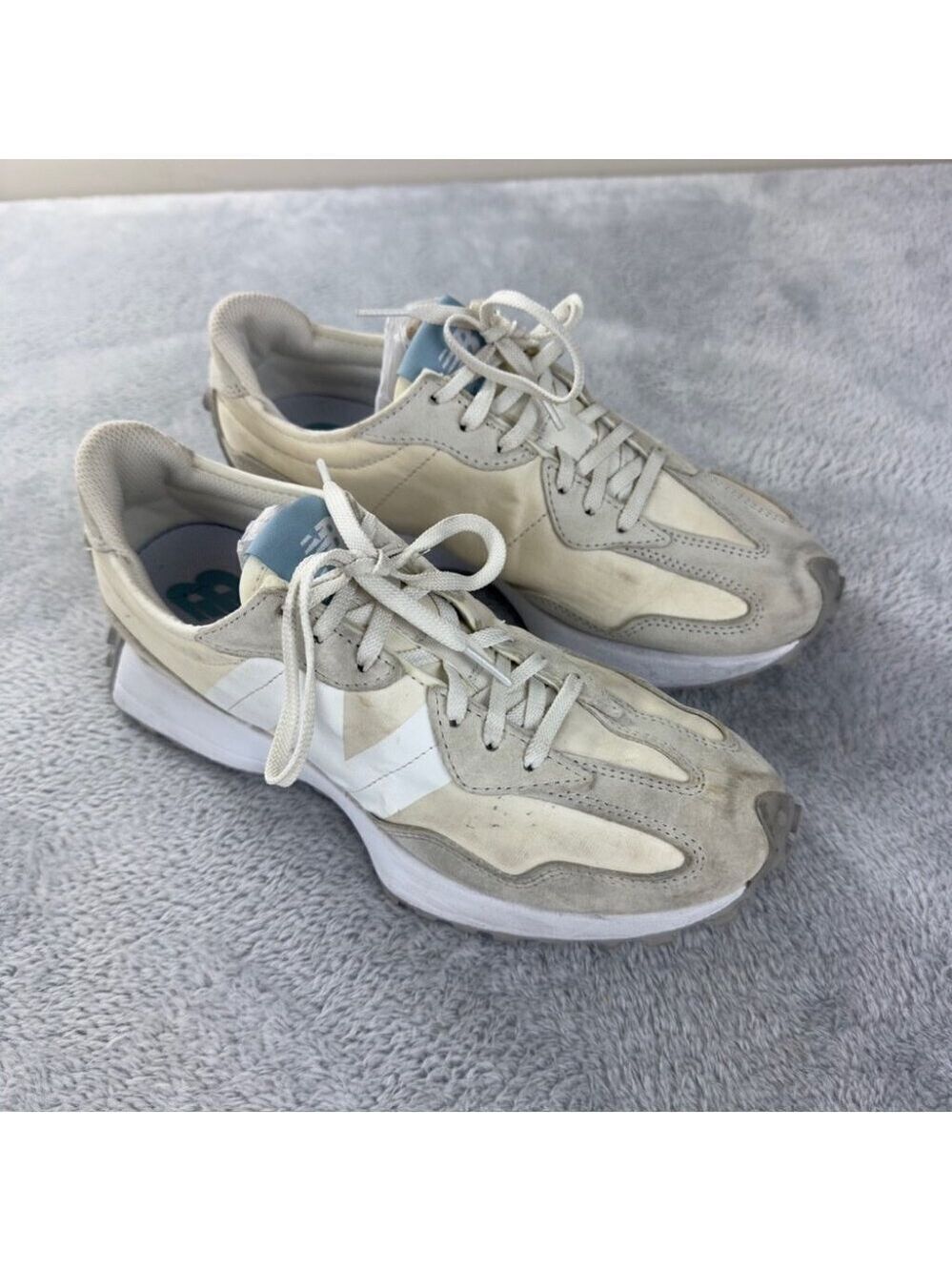 New Balance Women's Size 9.5 US 327 Cream Sneakers WS327BV Style Number